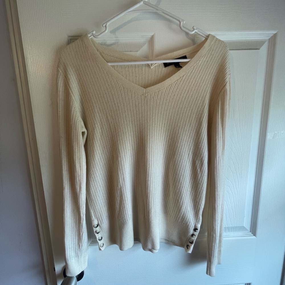 Banana Republic Women’s XS V-neck cream sweater
